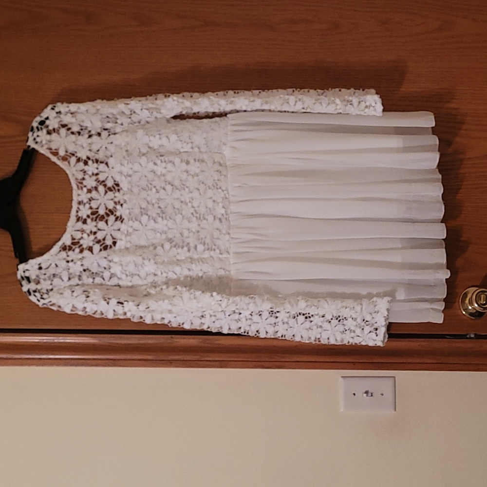 White knee length party dress size large